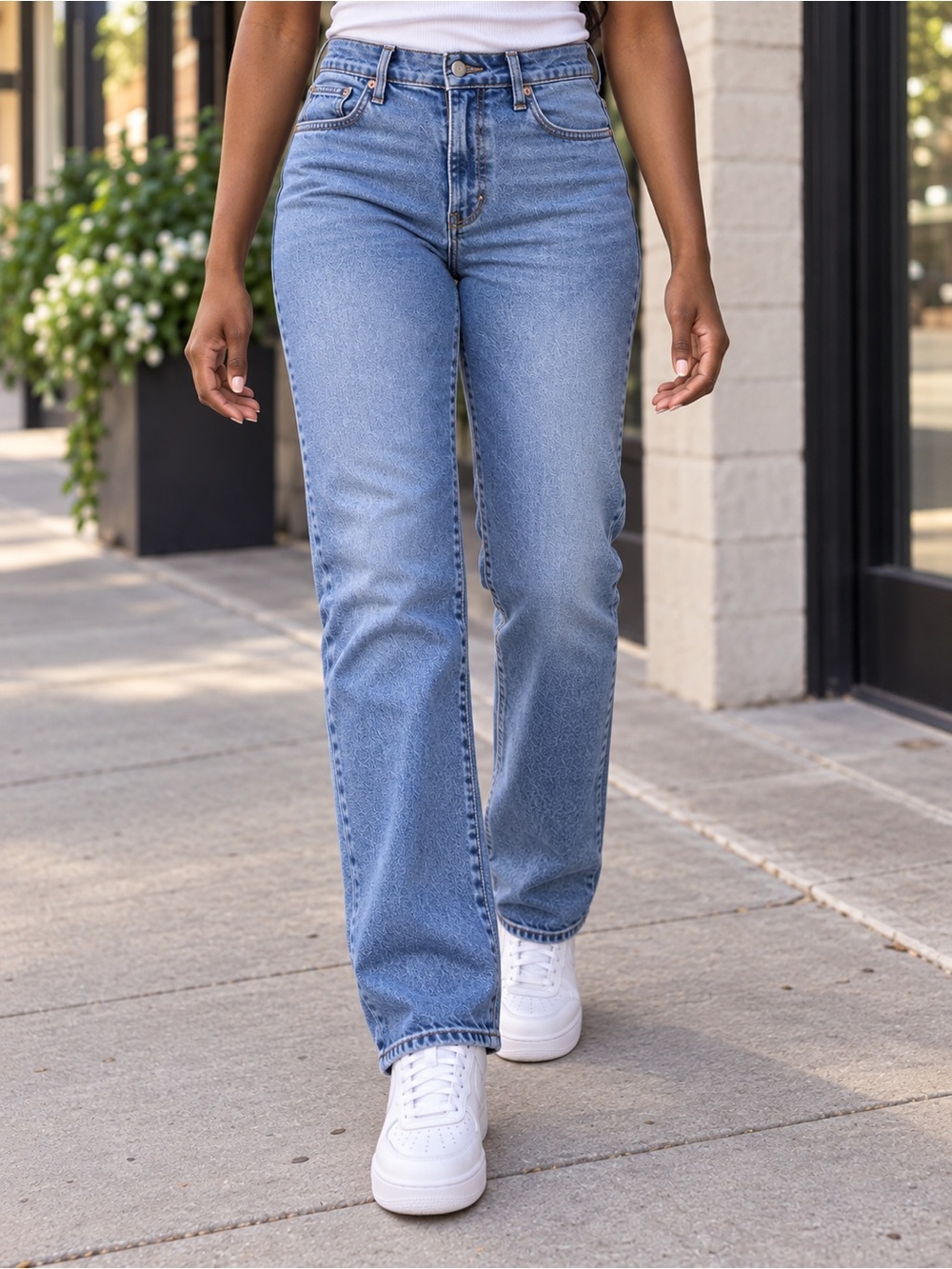Madewell Women's Straight Leg Jeans in Light Blue Wash